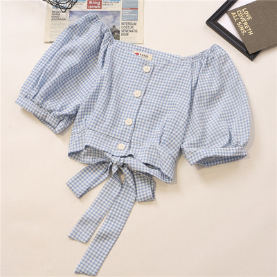 Kockás női ing nyakkendővel és széles ujjakkal