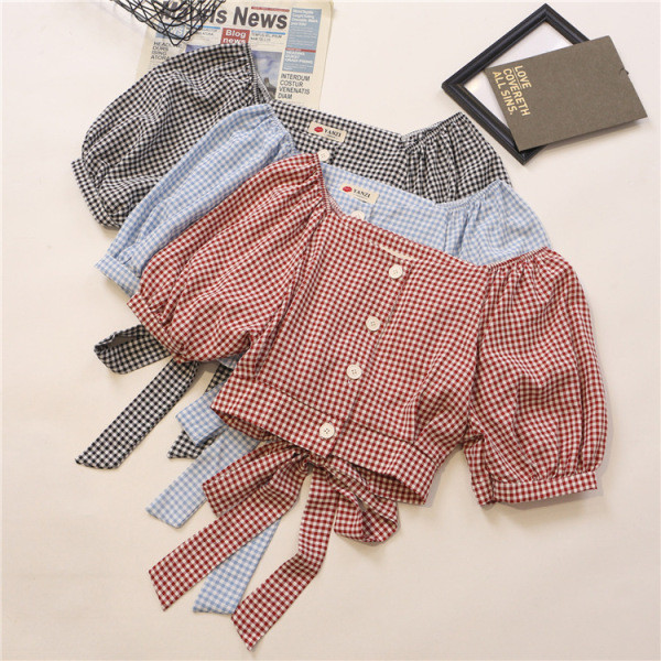 Kockás női ing nyakkendővel és széles ujjakkal