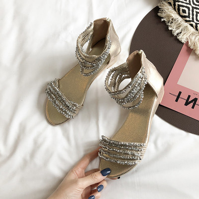 Σύγχρονα γυναικεία σανδάλια με επίπεδη σόλα, λεπτούς ιμάντες και διακοσμιτικές πέτρες