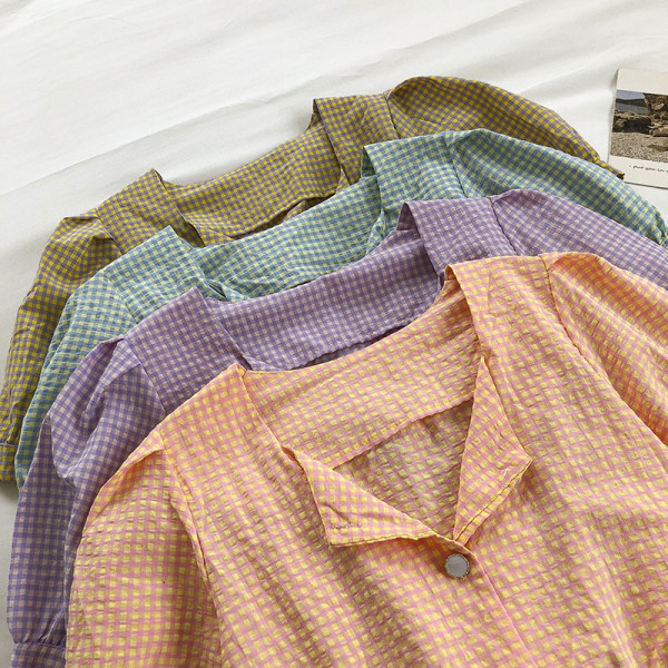 Alkalmi női ing rövid ujjal és nyakkendővel