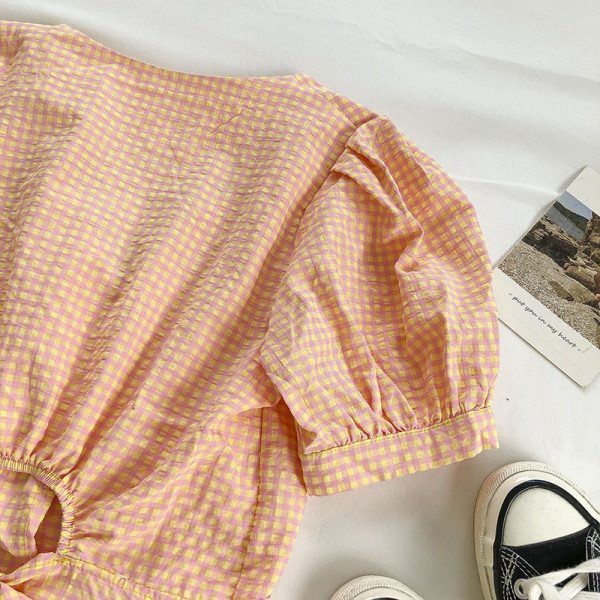 Alkalmi női ing rövid ujjal és nyakkendővel