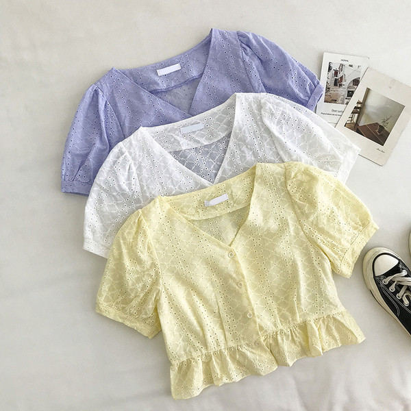 Retro stila sieviešu krekls ar V veida kakla izgriezumu un lokām