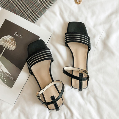 Stilīgas sieviešu sandales ar zemiem papēžiem