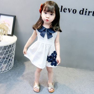 Moodne aplikatsiooni ja kraega lastekleit