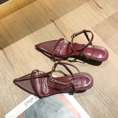 Modern női szandál hegyes modell alacsony sarkú