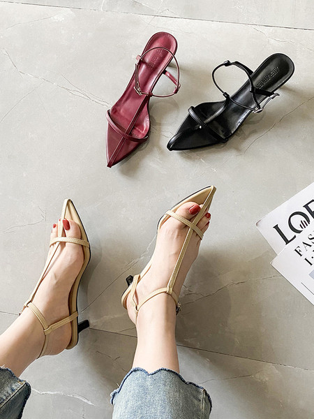 Modern női szandál hegyes modell alacsony sarkú