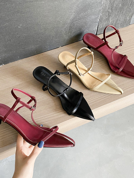 Modern női szandál hegyes modell alacsony sarkú