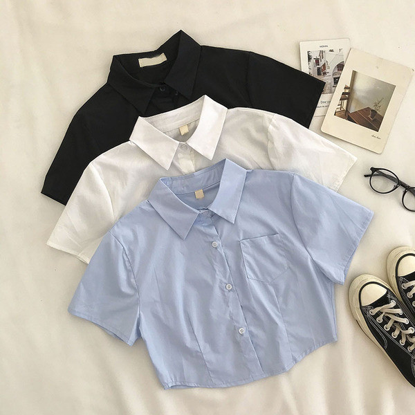 Rövid női ing klasszikus gallérral és zsebbel