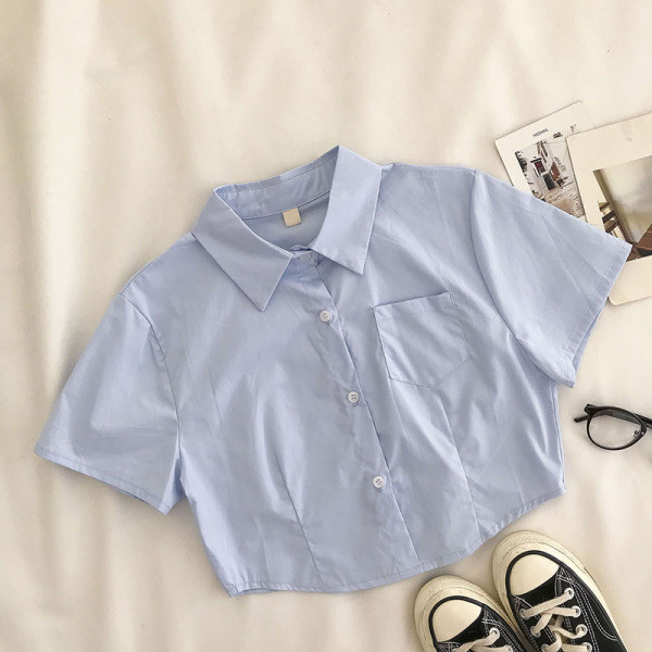 Rövid női ing klasszikus gallérral és zsebbel