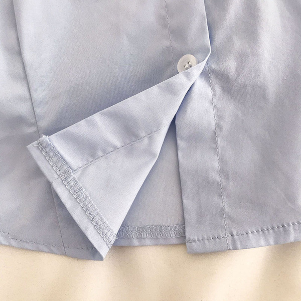 Rövid női ing klasszikus gallérral és zsebbel