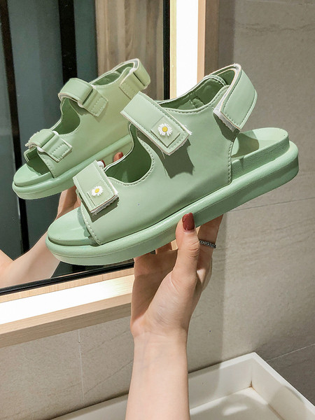 Alkalmi női szandál foltokkal és hímzéssel