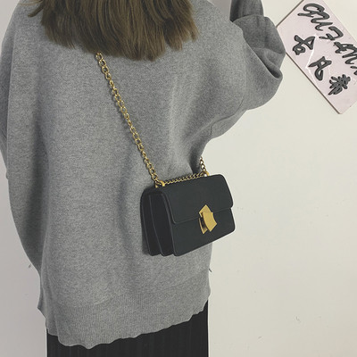 Дамска стилна чанта с желязна дръжка 