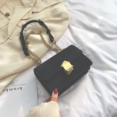 Stílusos női táska vas fogantyúval