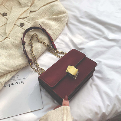 Stílusos női táska vas fogantyúval