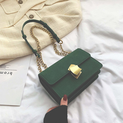 Stílusos női táska vas fogantyúval