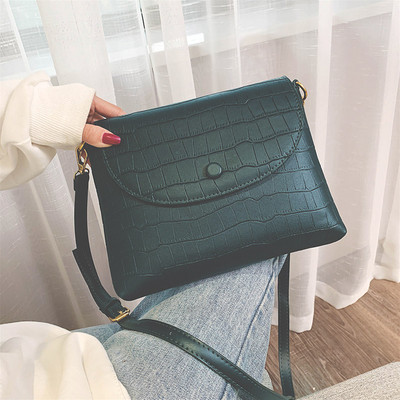 Ādas sieviešu ikdienas soma