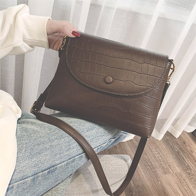 Ādas sieviešu ikdienas soma