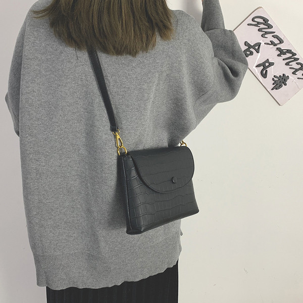 Ādas sieviešu ikdienas soma