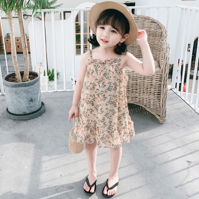 Lilleprindi ja õhukeste rihmadega vabaaja lastekleit