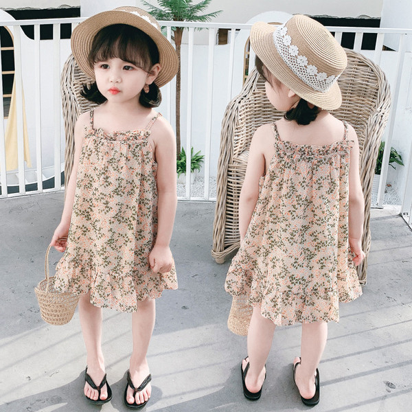 Lilleprindi ja õhukeste rihmadega vabaaja lastekleit