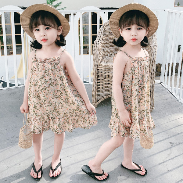 Lilleprindi ja õhukeste rihmadega vabaaja lastekleit