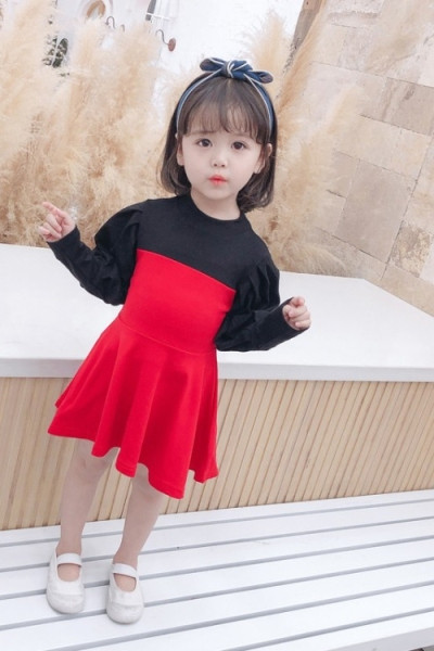 Kéttónusú gyerekruha hosszú ujjal, ovális nyakkivágással