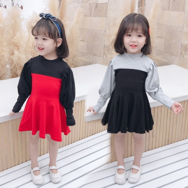 Kéttónusú gyerekruha hosszú ujjal, ovális nyakkivágással