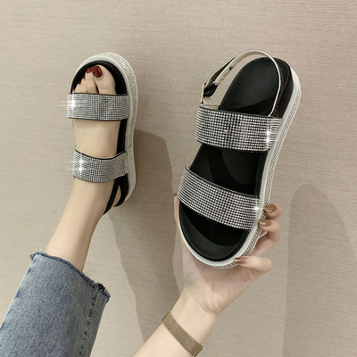 Aktuális női szandál magas talppal és kövekkel