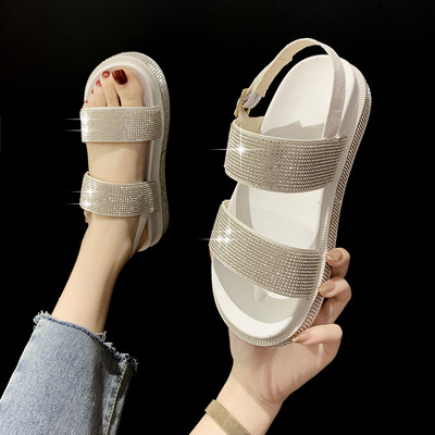 Aktuális női szandál magas talppal és kövekkel