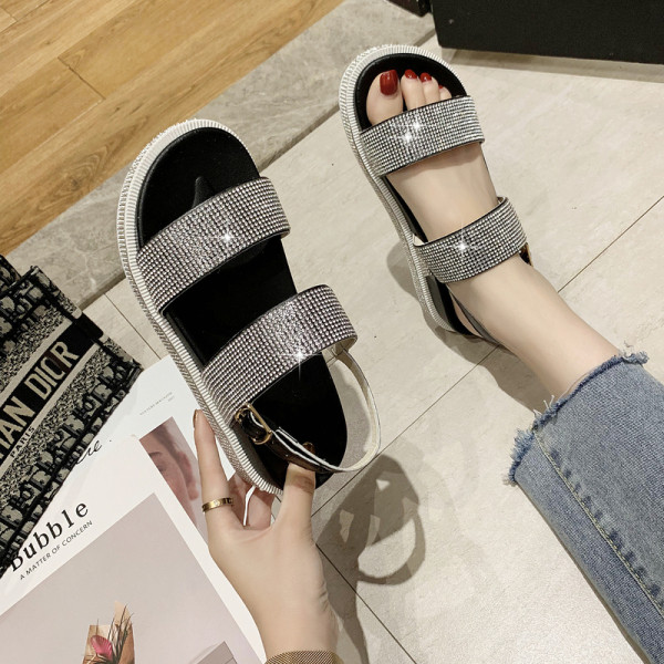 Aktuális női szandál magas talppal és kövekkel