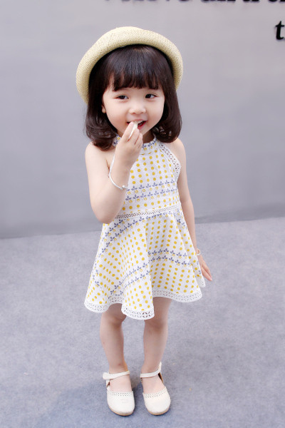 Gyerekruha hímzéssel és gombokkal