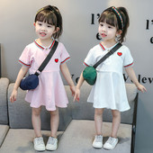 Alkalmi gyerekruha hímzéssel és klasszikus gallérral