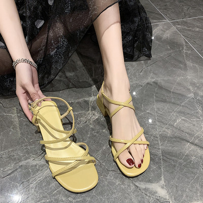 Lihtne ristrihmadega naiste sandaalide mudel