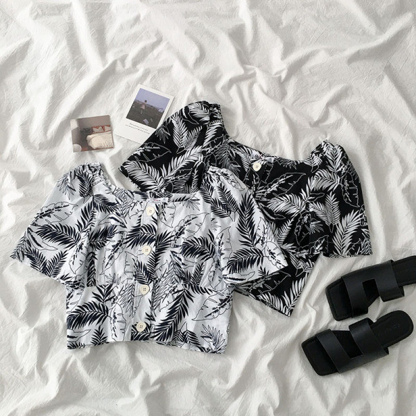 Alkalmi női ing gombokkal és virágmotívumokkal