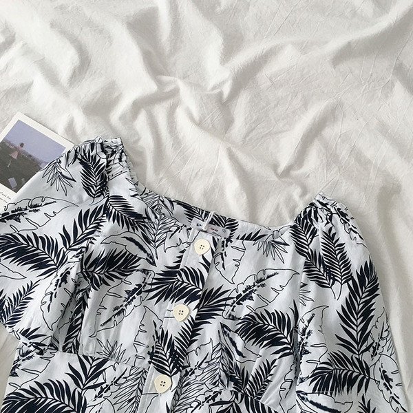 Alkalmi női ing gombokkal és virágmotívumokkal