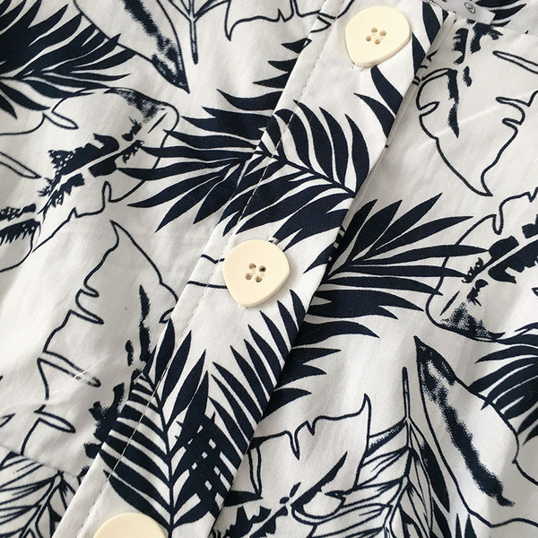 Alkalmi női ing gombokkal és virágmotívumokkal