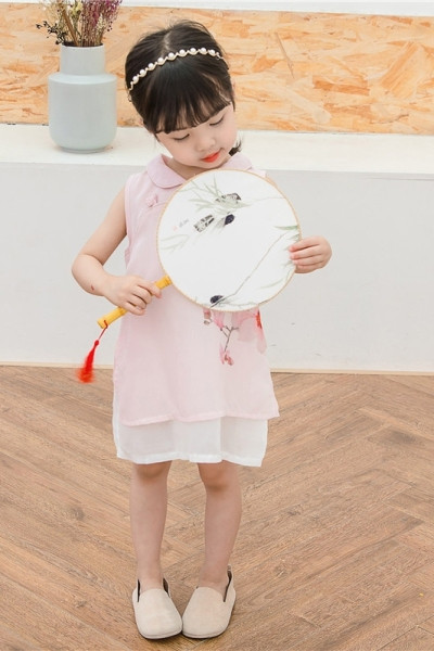 Suvine krae ja trükiga lastekleit