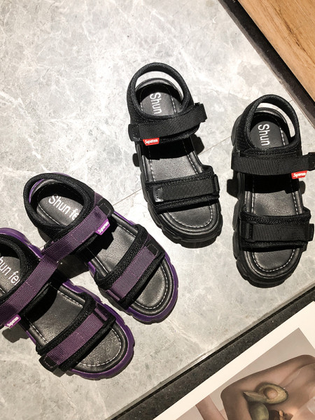 Kareda talla ja plaastritega naiste spordisandaalid