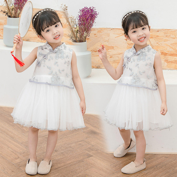 Gyerekruha hímzéssel és tüllel