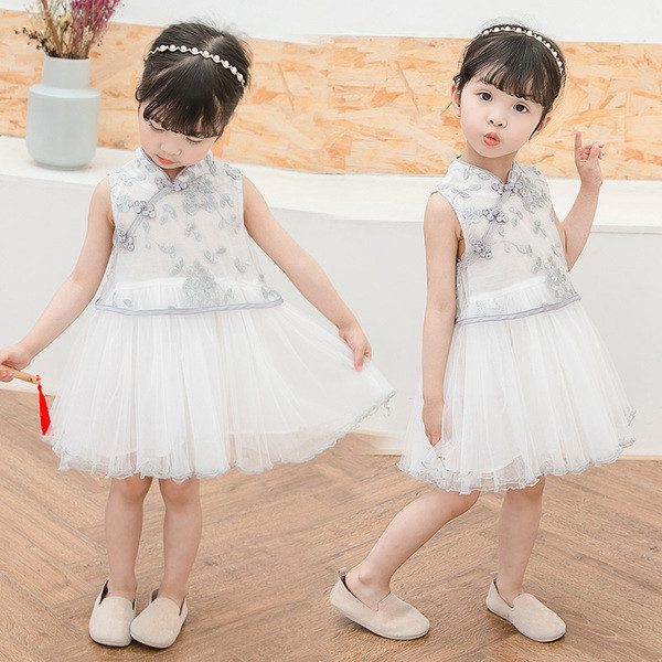 Gyerekruha hímzéssel és tüllel