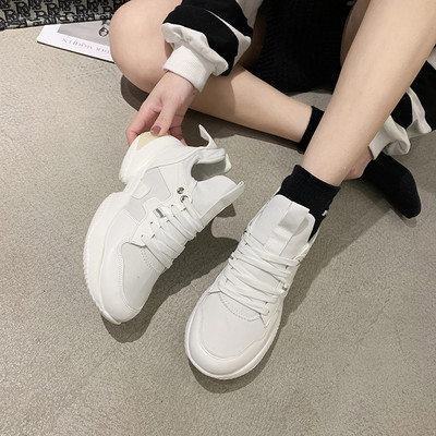 Kareda talla ja värviliste paeltega moodsad naiste tossud