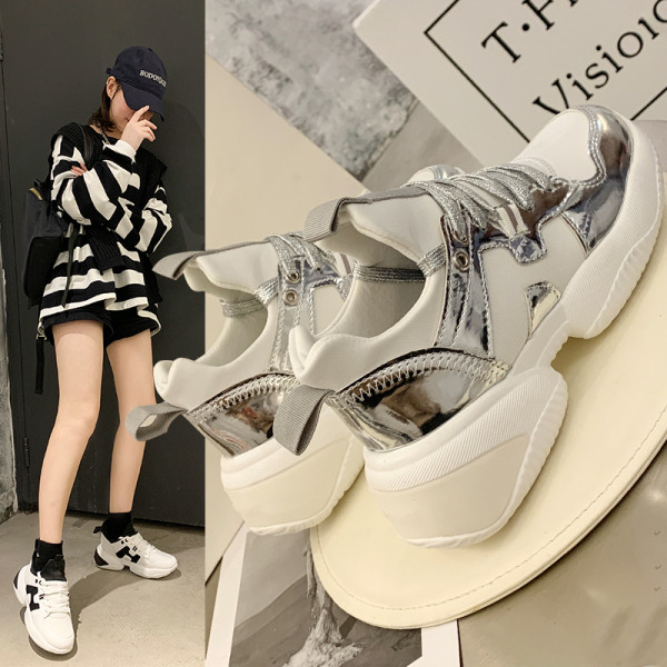 Kareda talla ja värviliste paeltega moodsad naiste tossud