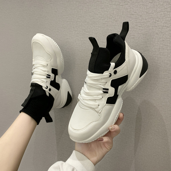 Kareda talla ja värviliste paeltega moodsad naiste tossud