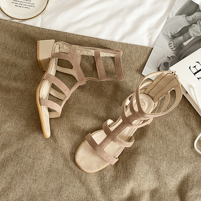 Γυναικεία σανδάλια με χαμηλό τακούνι από οικολογικό σουέτ