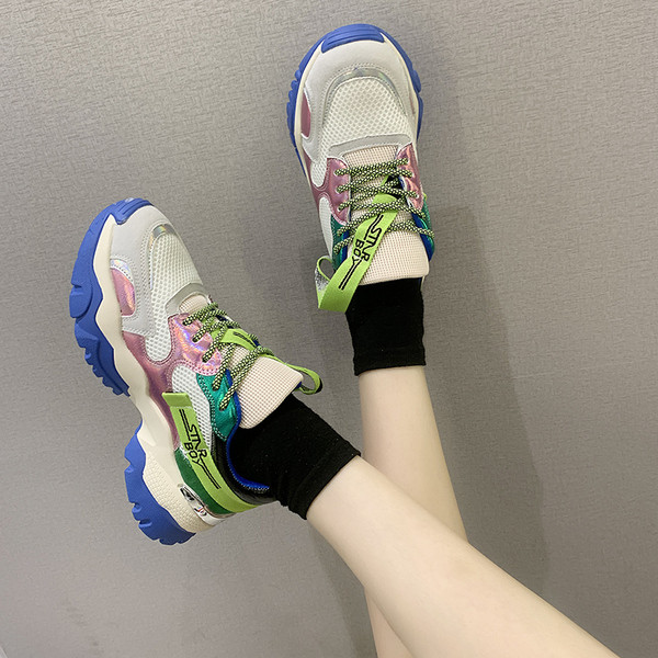 Γυναικεία αθλητικά πάνινα παπούτσια με πολύχρωμα κορδόνια