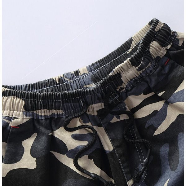 Férfi elasztikus terepszínű rövidnadrág