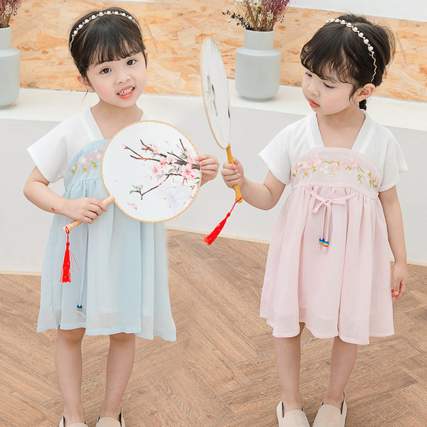 Modern gyerekruha nyakkendővel és hímzéssel