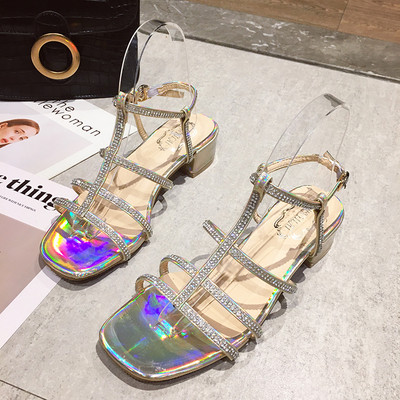 Modern női szandál kövekkel és vastag sarokkal