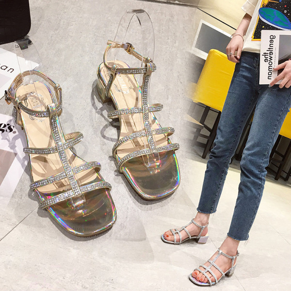 Modern női szandál kövekkel és vastag sarokkal