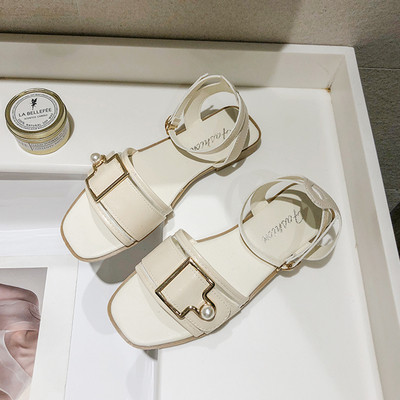 Casual γυναικεία σανδάλια από οικολογικό δέρμα με μεταλλική διακόσμηση